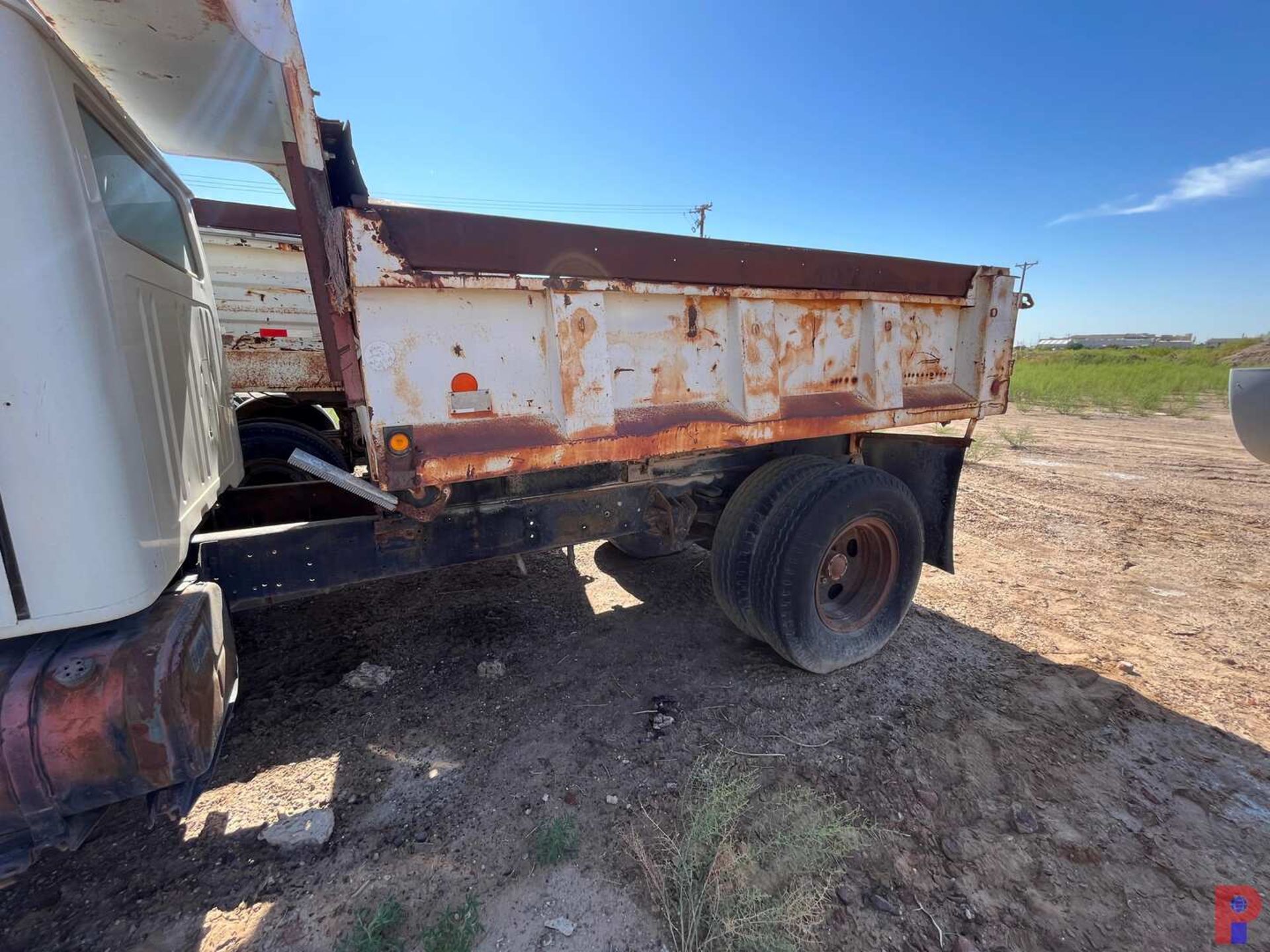 1991 INTERNATIONAL 4600 S/A DUMP TRUCK - Image 2 of 12