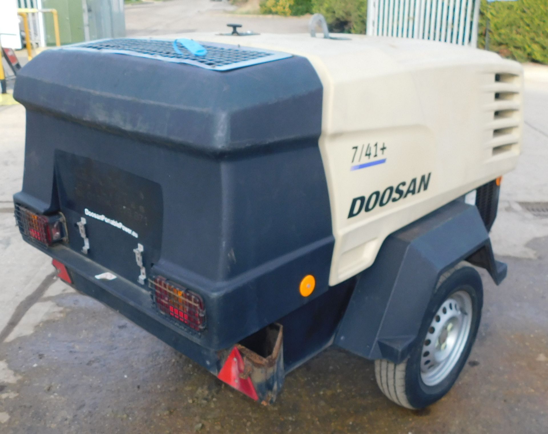 Doosan 7-41+ Trailer Mounted Compressor 2020), Serial Number TK4741FXXL436085, 165 hours ( - Image 4 of 10