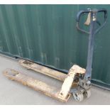 Unbadged Hydraulic Pallet Truck (Location: March, Cambridge. Please Refer to General Notes)