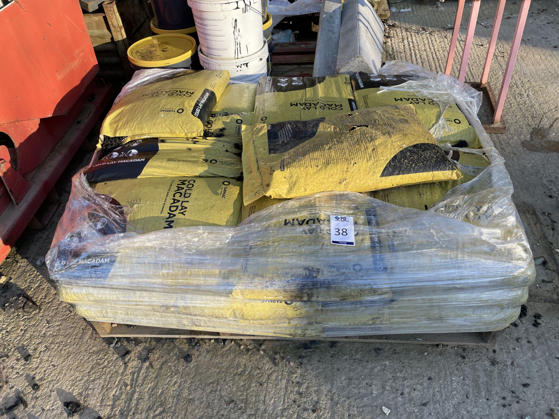 Pallet of 25Kg Bags Cold Lay Macadam & 8 Tubs Tarmac “Ultipatch” Footway (Location: March,