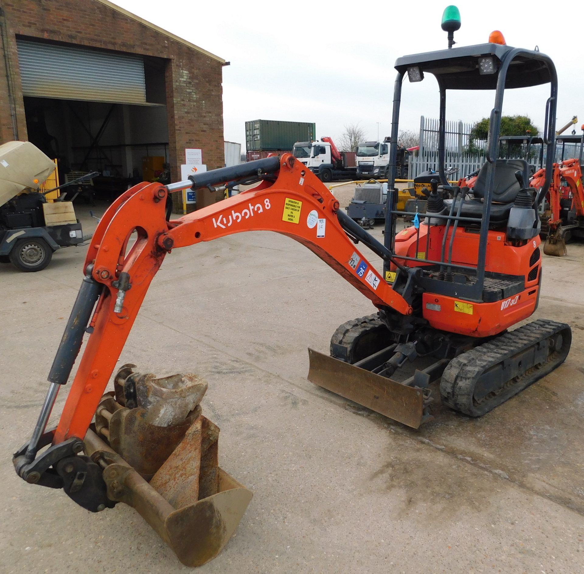 Kubota U17-3 1.5T Mini-Excavator (2013), Manual Quick Hitch, Blade, Hydraulic Retractable Width,