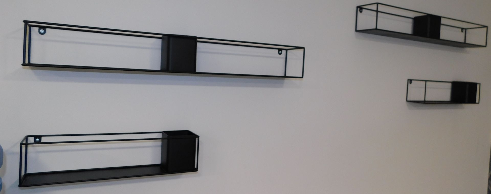 7 Various Shelf Displays (First Floor) (Location: Altrincham. Please Refer to General Notes) - Bild 2 aus 4