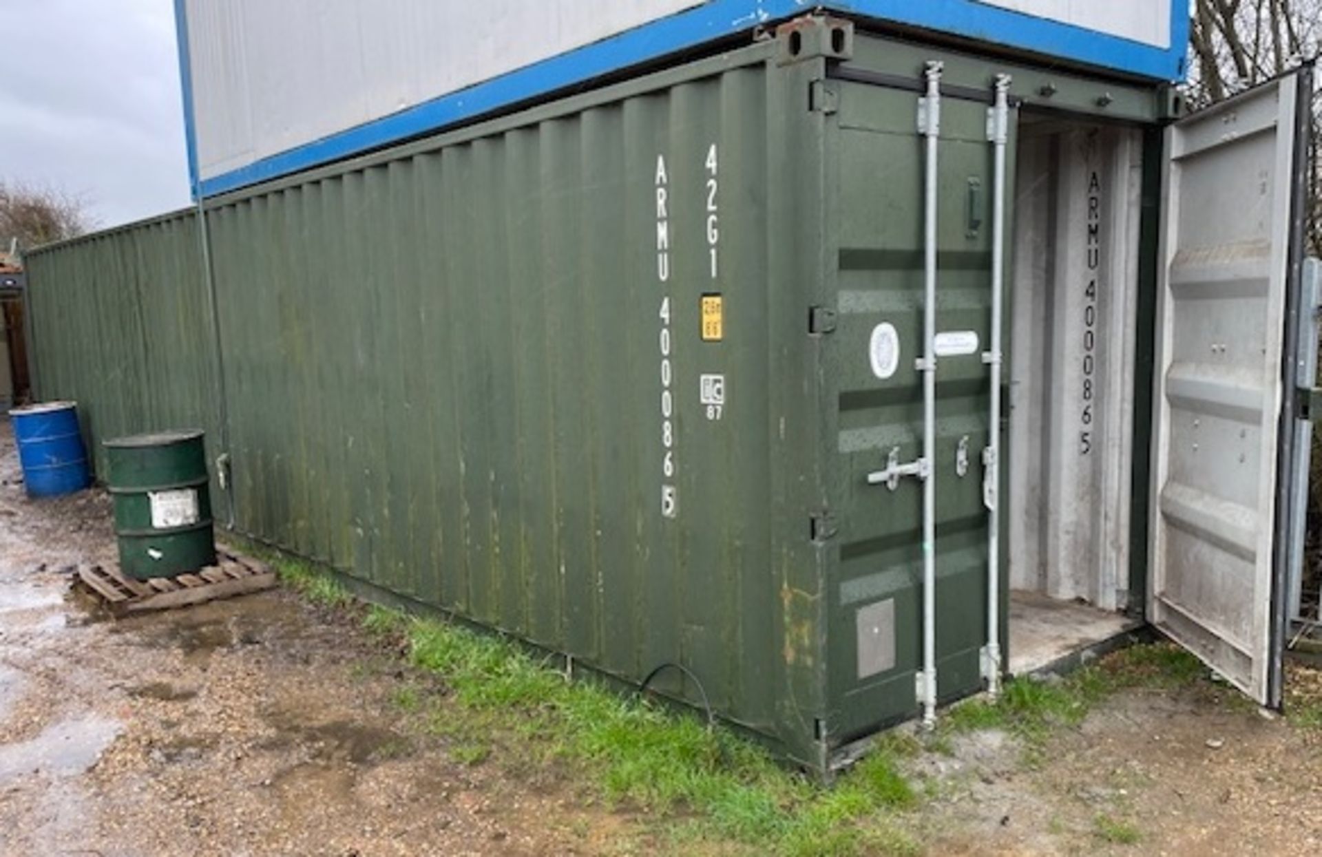 Green 40’ Shipping Container ID: ARMU400086(5) (NOTE: No Lifting Facilities on Site Good access