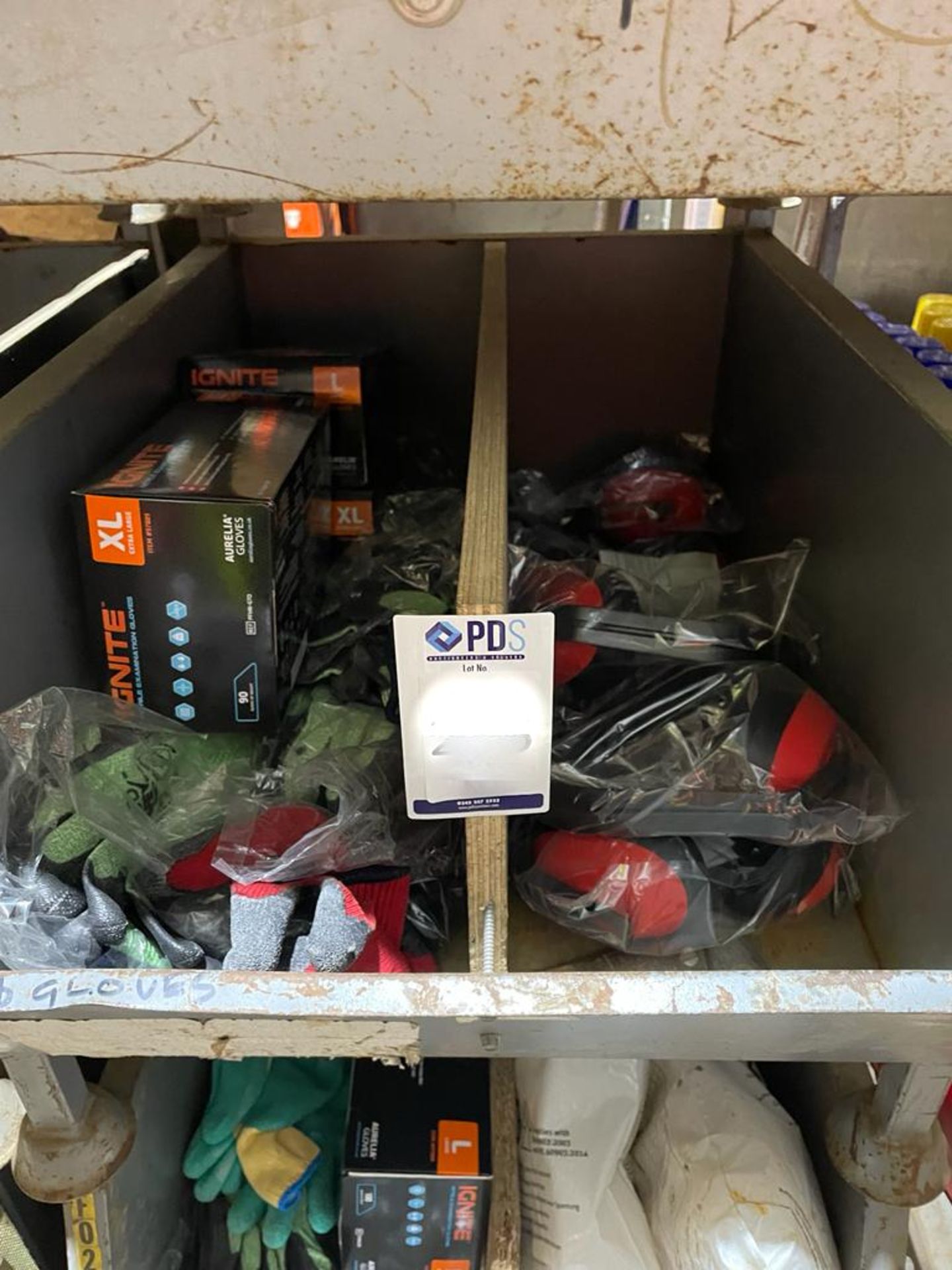 Quantity of Various PPE (Location: March, Cambridge. Please Refer to General Notes) - Bild 2 aus 4