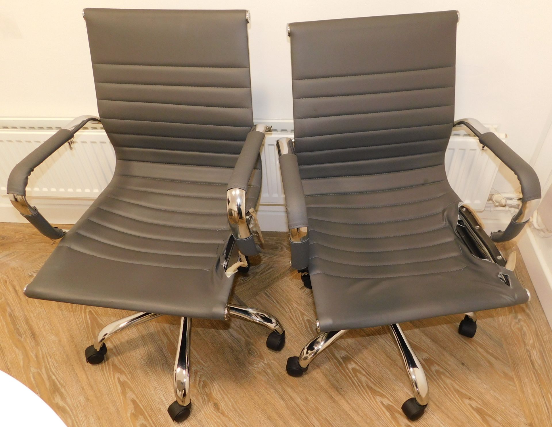 Circular Meeting Table, 1,000mm Diameter & 2 Grey, Leather Effect Chairs (Location: Altrincham. - Bild 3 aus 3