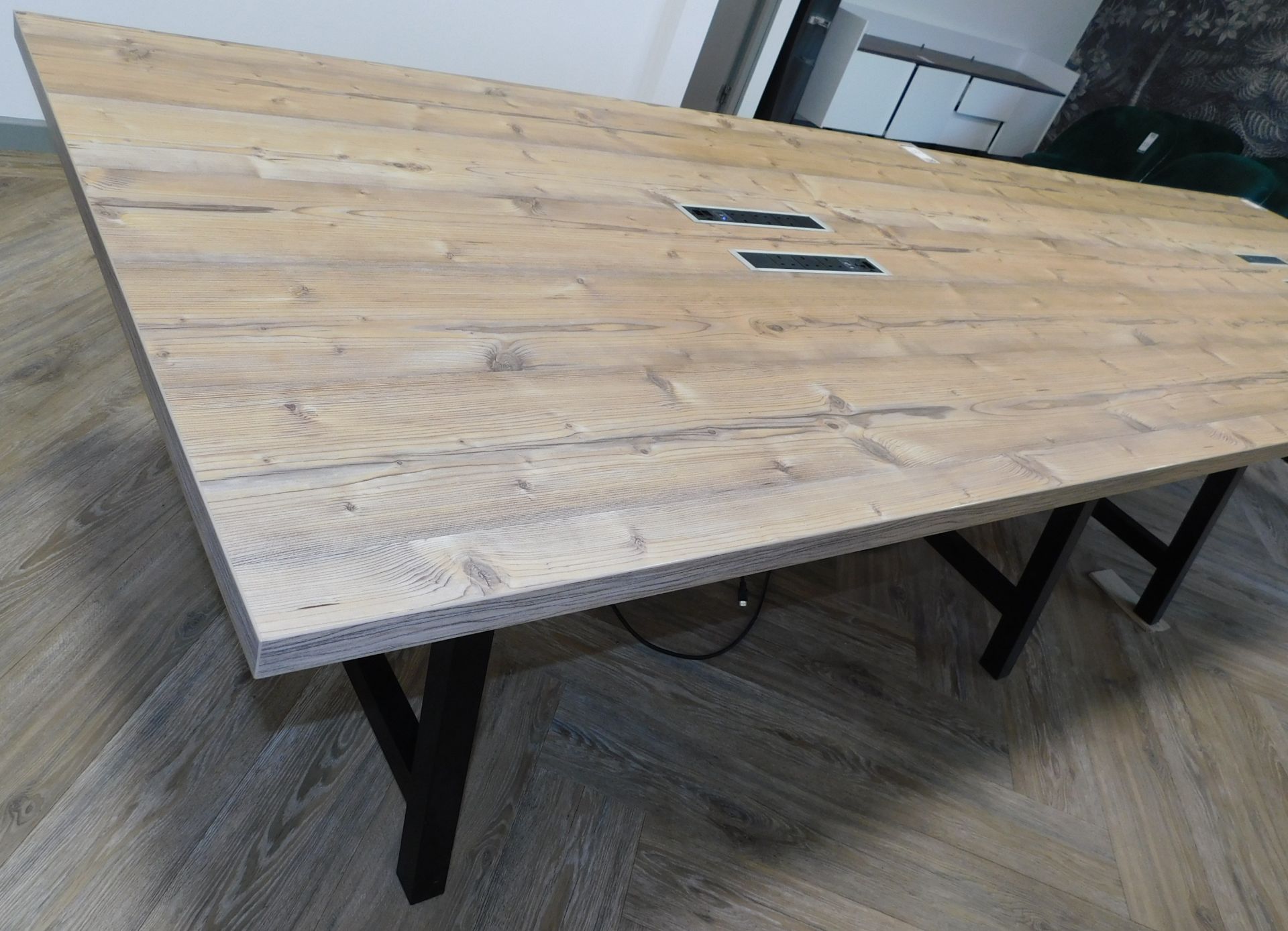 Oak Effect Board Room Table, 2,000mm X 1,200mm with Central Power & Networking Sockets (First Floor) - Bild 2 aus 4