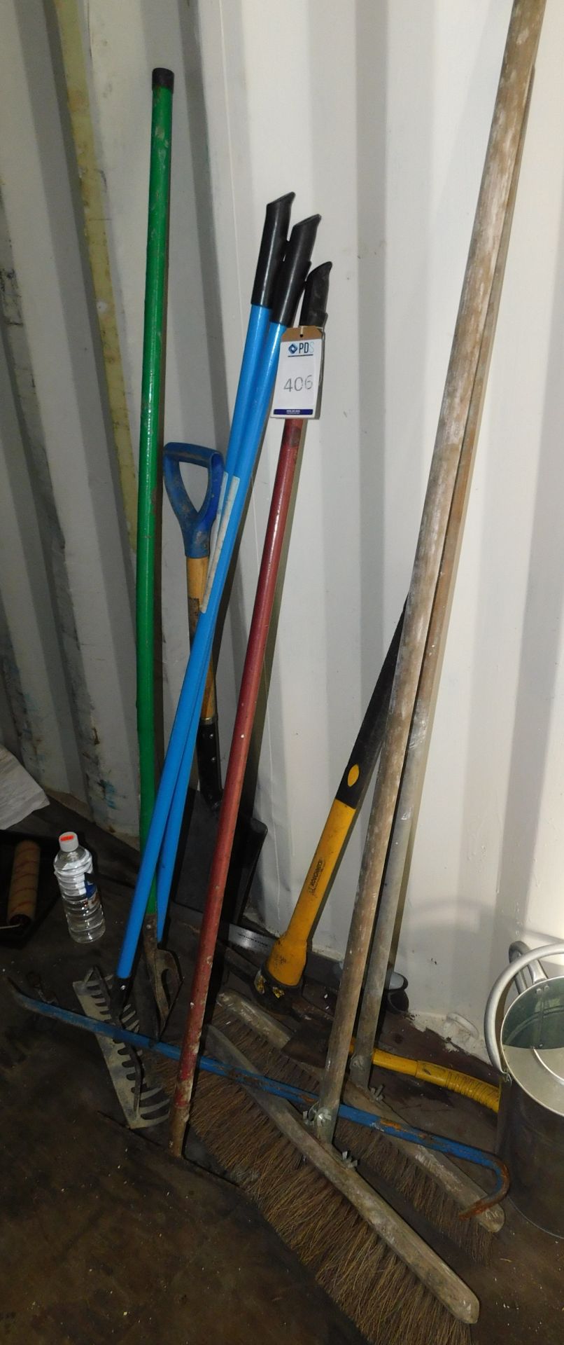 Quantity of Gardening Tools (Located Manchester. Please Refer to General Notes)