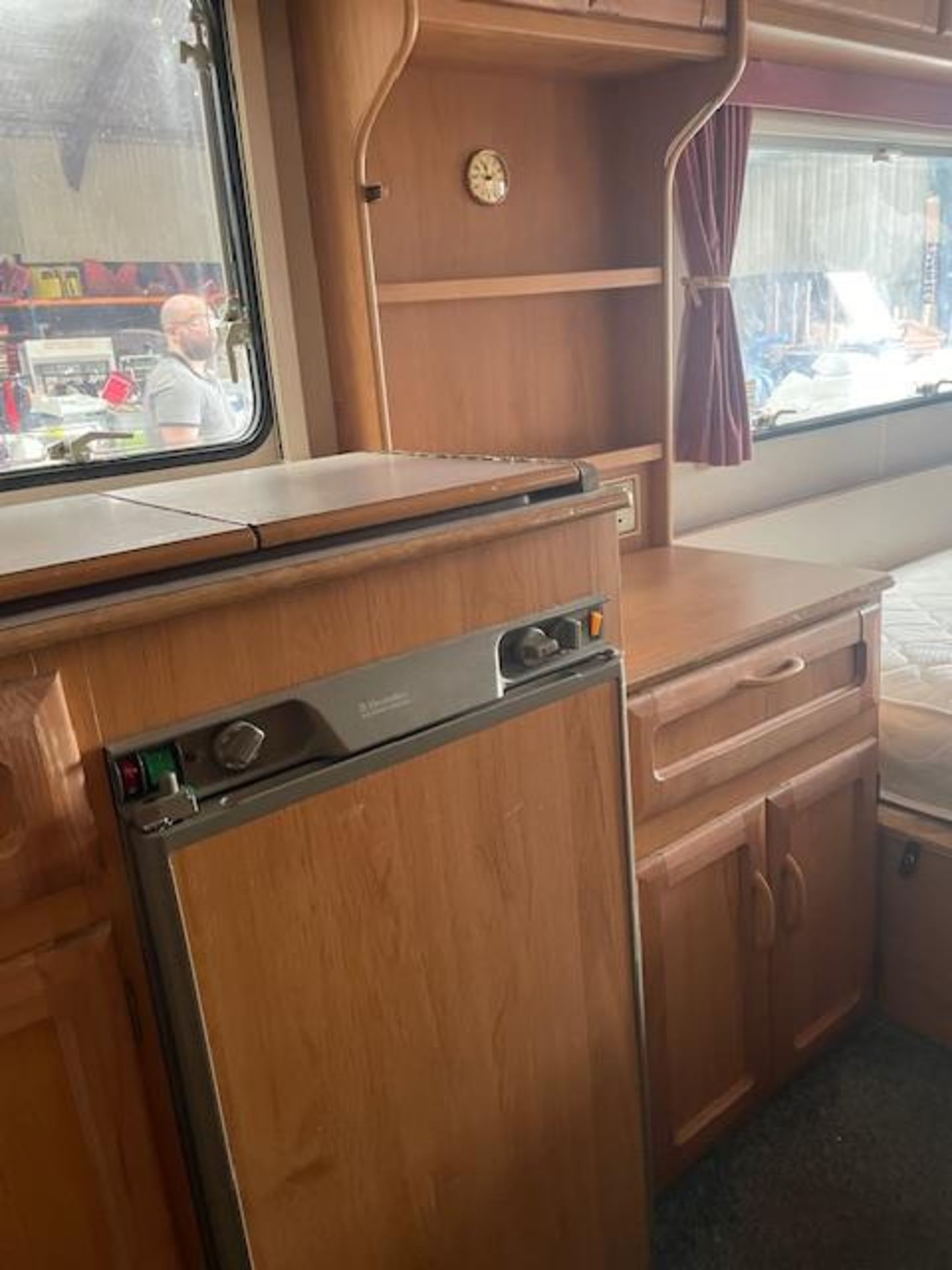 ABI Manhattan 600/6 Twin Axle Caravan, VIN No; SG7TACEABX0242120 (Location: Brentwood. Please - Image 18 of 27