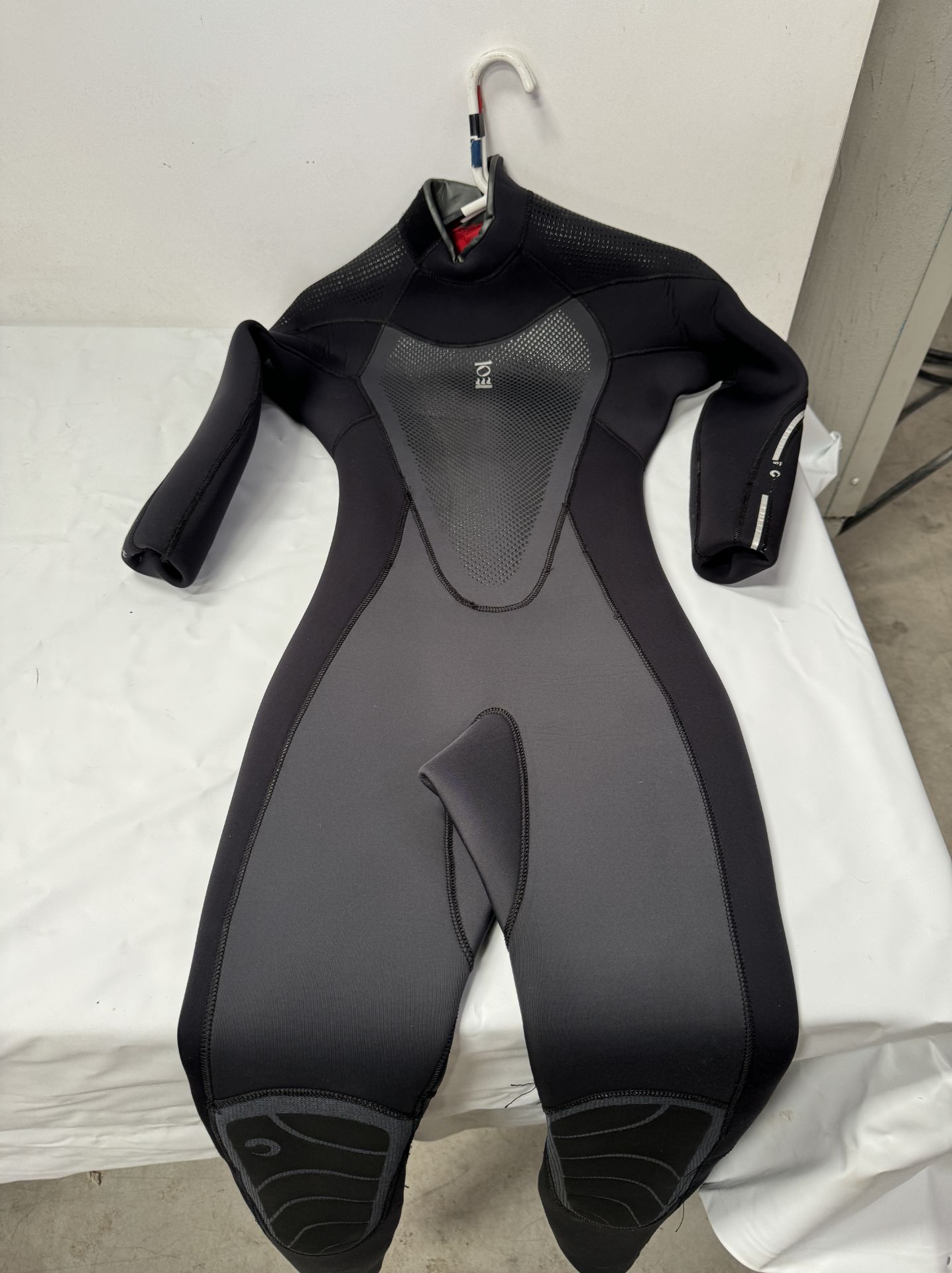 Six Various Wetsuits (Location: Brentwood. Please Refer to General Notes) - Image 7 of 17