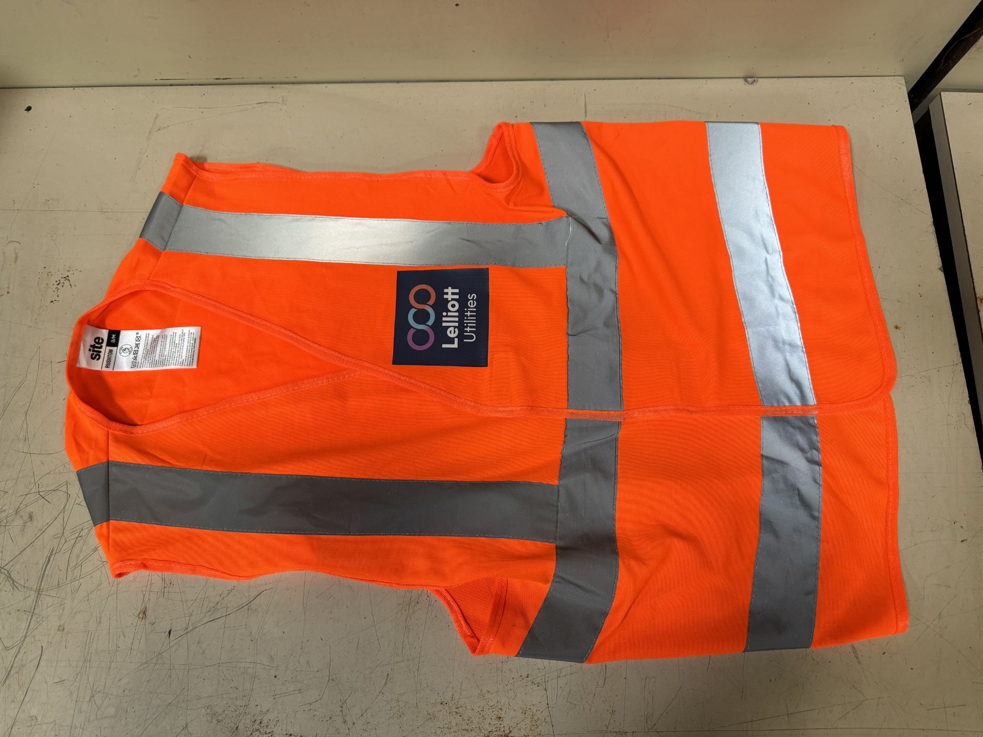 10 Port West Hi Vis Jackets, 7 Pairs of Trousers, Vests & Polo Shirts (All Branded) (Location: - Image 4 of 7