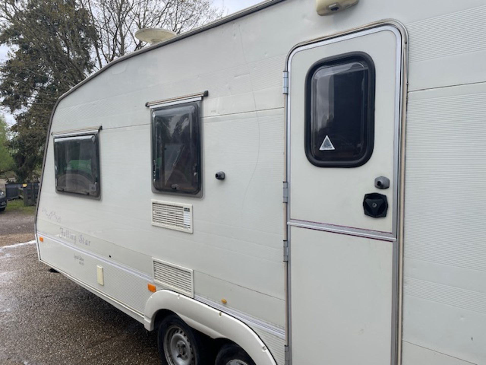 ABI Manhattan 600/6 Twin Axle Caravan, VIN No; SG7TACEABX0242120 (Location: Brentwood. Please - Image 10 of 27