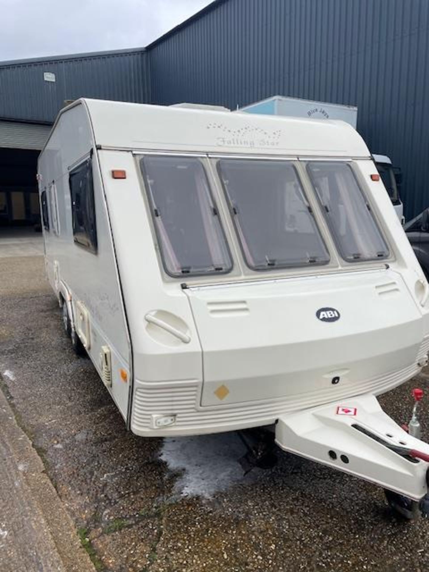 ABI Manhattan 600/6 Twin Axle Caravan, VIN No; SG7TACEABX0242120 (Location: Brentwood. Please - Image 4 of 27