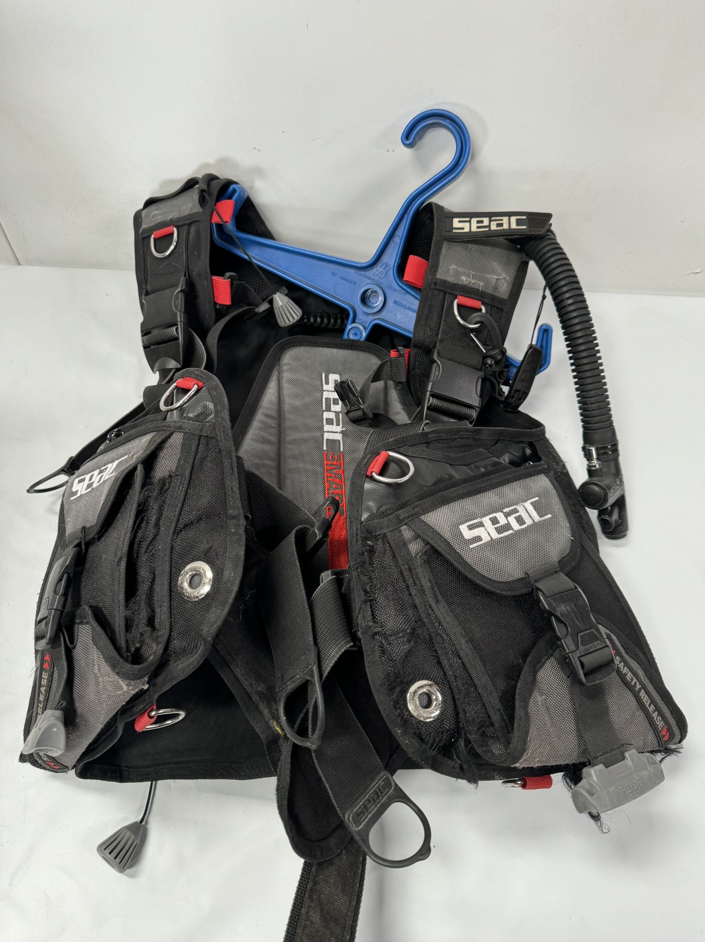 Two Seac Smert Buoyancy Compensators (Sizes M & S) (Location: Brentwood. Please Refer to General - Image 5 of 6