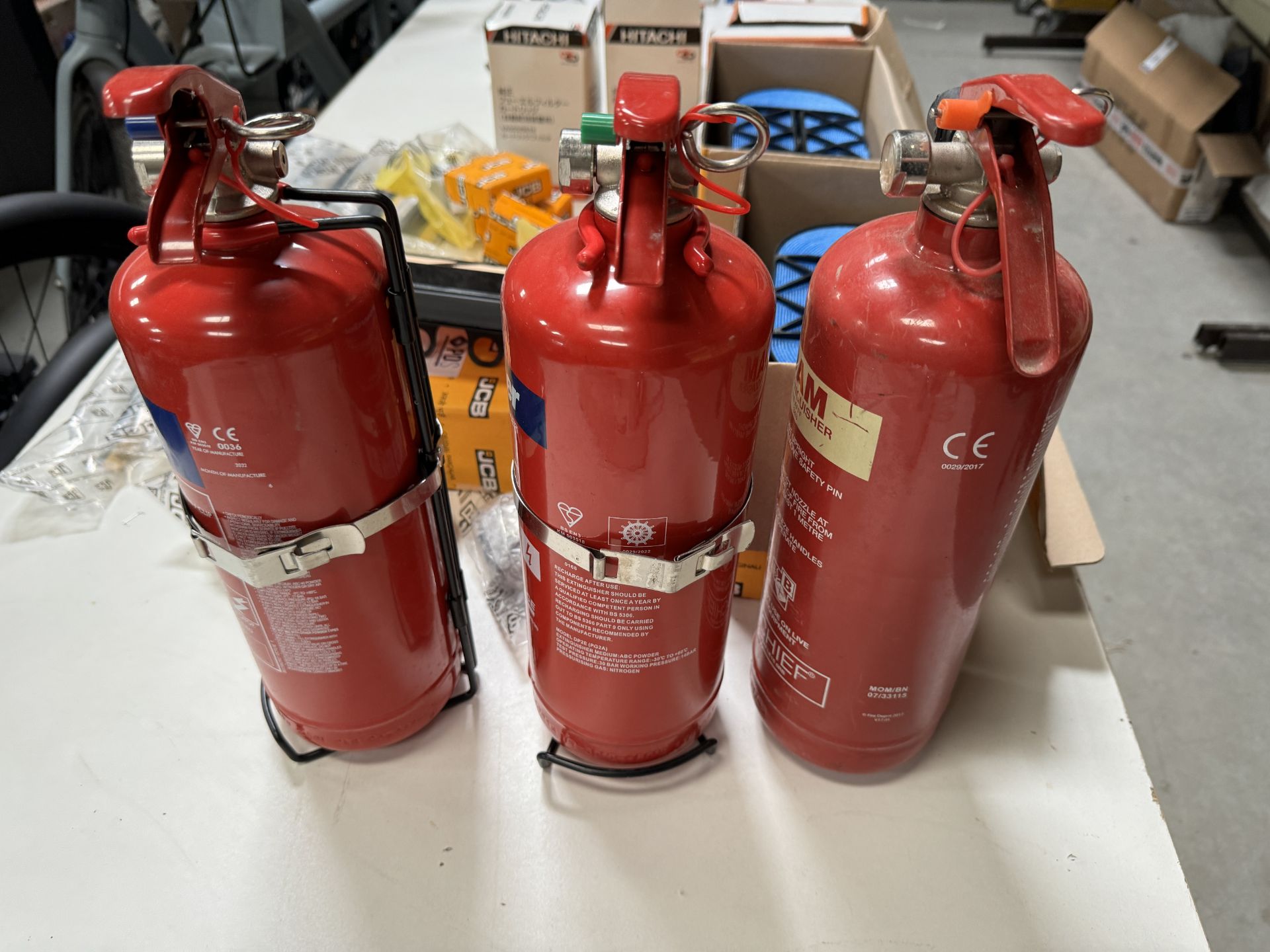 JCB & Hitachi Components & Three Fire Extinguishers (Location: Brentwood. Please Refer to General - Bild 7 aus 7