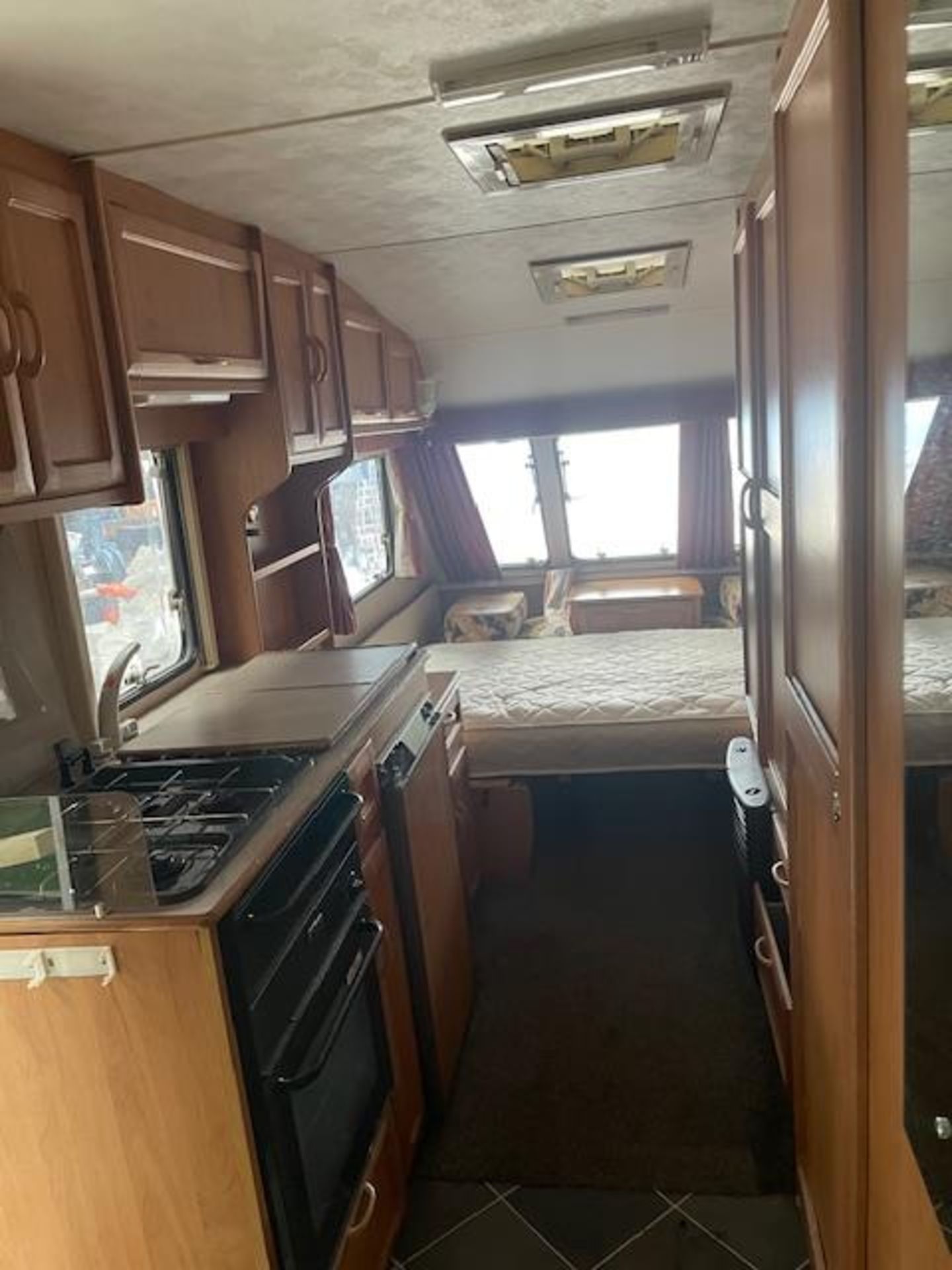 ABI Manhattan 600/6 Twin Axle Caravan, VIN No; SG7TACEABX0242120 (Location: Brentwood. Please - Image 16 of 27