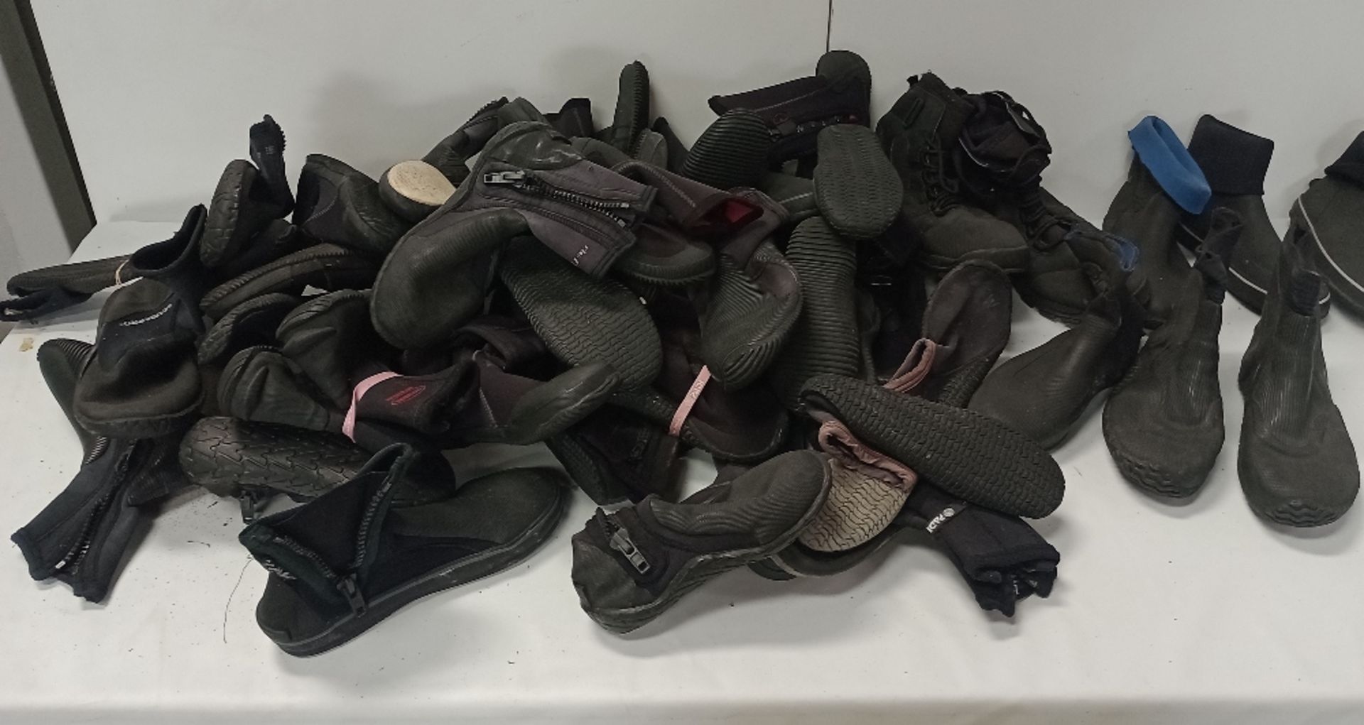 Various Wetsuit Shoes + Gloves (Location: Brentwood. Please Refer to General Notes)
