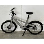 VanMoof A5 Electric Bike, Frame Number AST62H00271I, Serial Number AVTCA500015OA (NOT ROADWORTHY -