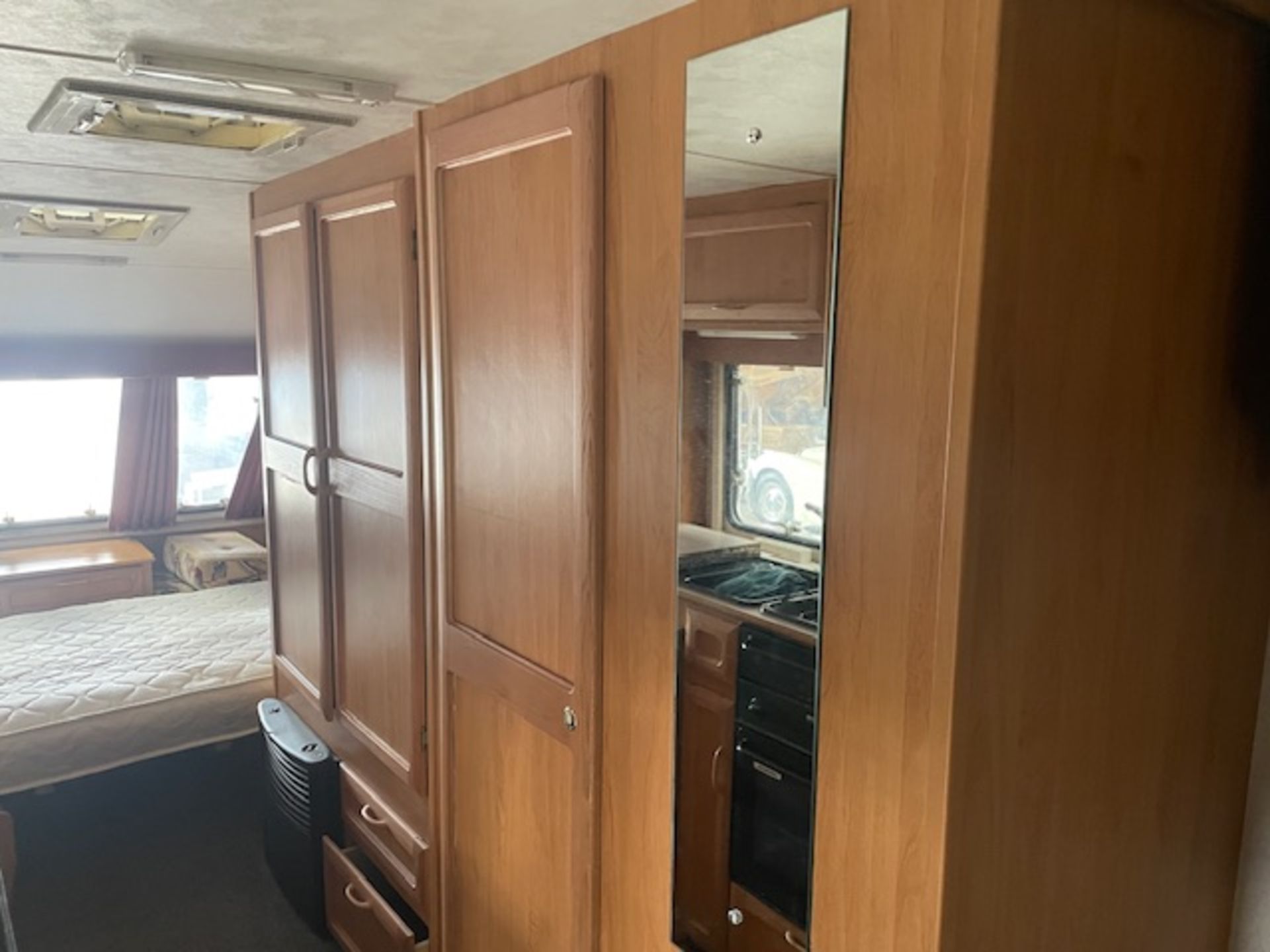 ABI Manhattan 600/6 Twin Axle Caravan, VIN No; SG7TACEABX0242120 (Location: Brentwood. Please - Image 21 of 27