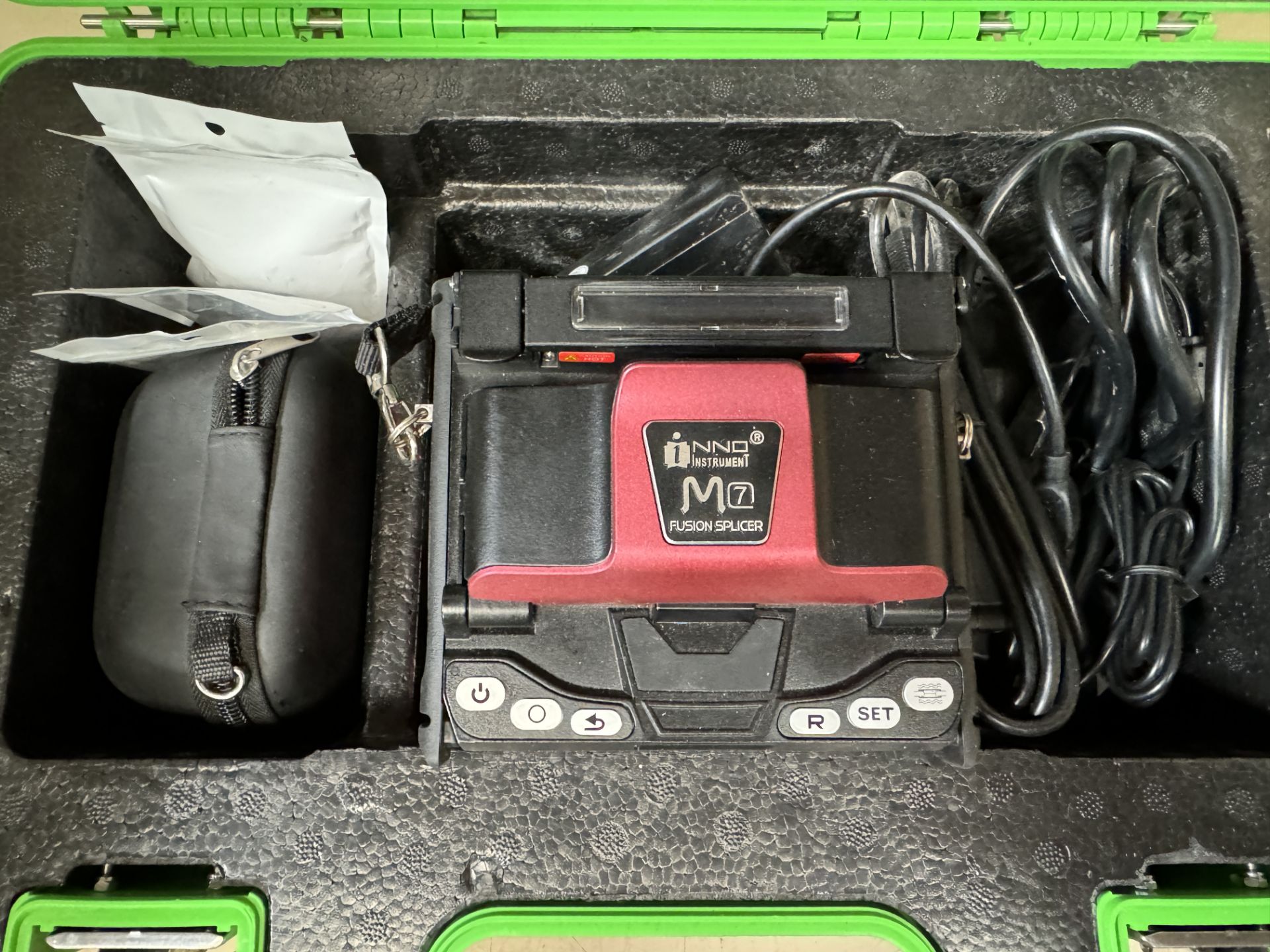 NNO M7 Fusion Splicer, Serial Number 082180081 & 2 Hexatronic Splice Closures (Location: - Image 4 of 5