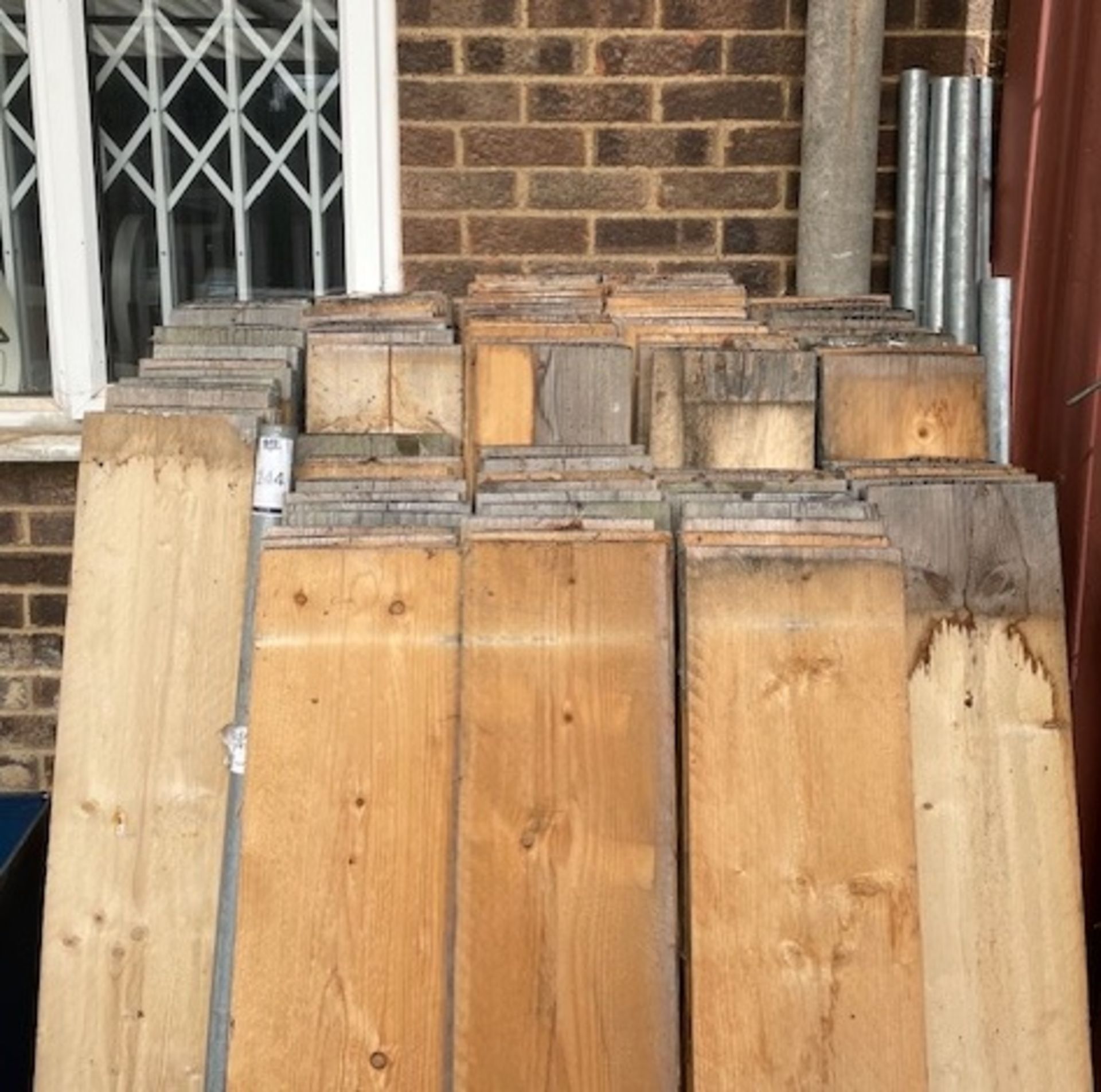 Quantity of Galvanised Scaffold Tube, Fittings, Boards & Base Plates (Rear Yard) (Location: Earls - Bild 2 aus 4