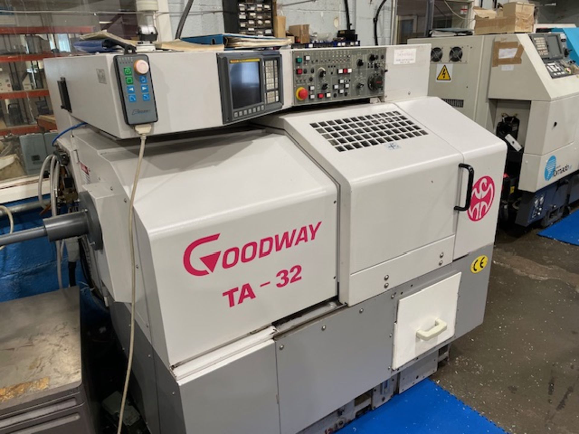 Goodway TA-32 CNC Lathe (2002) Serial Number 81692 with Goodway BF-654 Bar Feed (Location: Earls - Bild 4 aus 10
