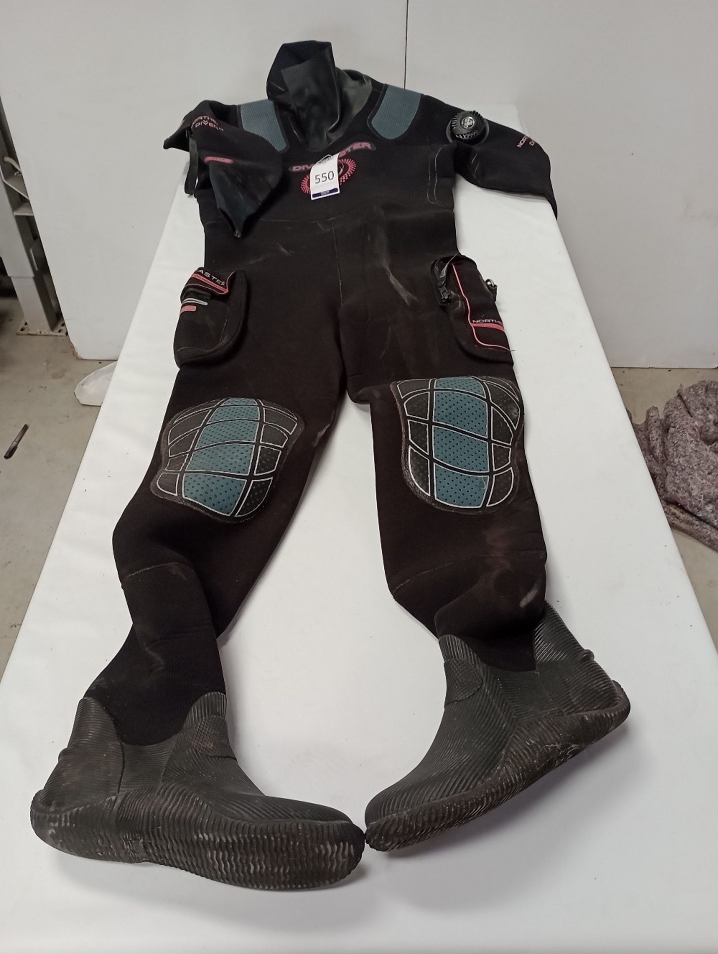 Northern Diver Divemaster, Size Medium R (Gents), Boot 8 (Location: Brentwood. Please Refer to