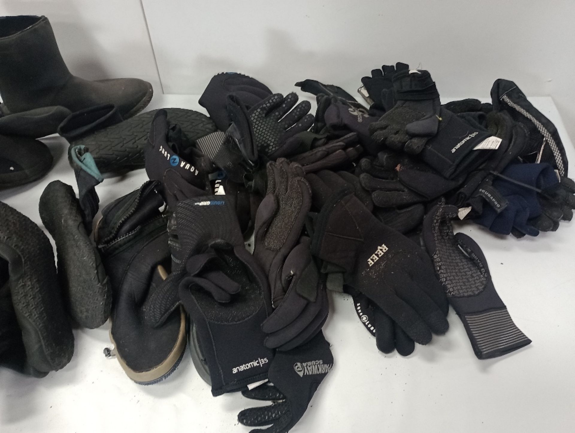 Various Wetsuit Shoes + Gloves (Location: Brentwood. Please Refer to General Notes) - Image 5 of 5
