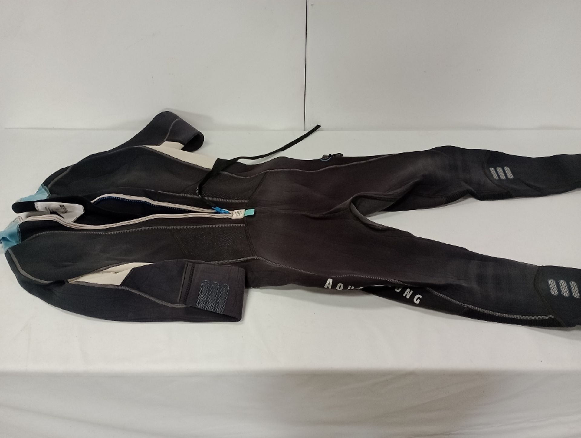 Collection of Wetsuits (Location: Brentwood. Please Refer to General Notes) - Image 19 of 37