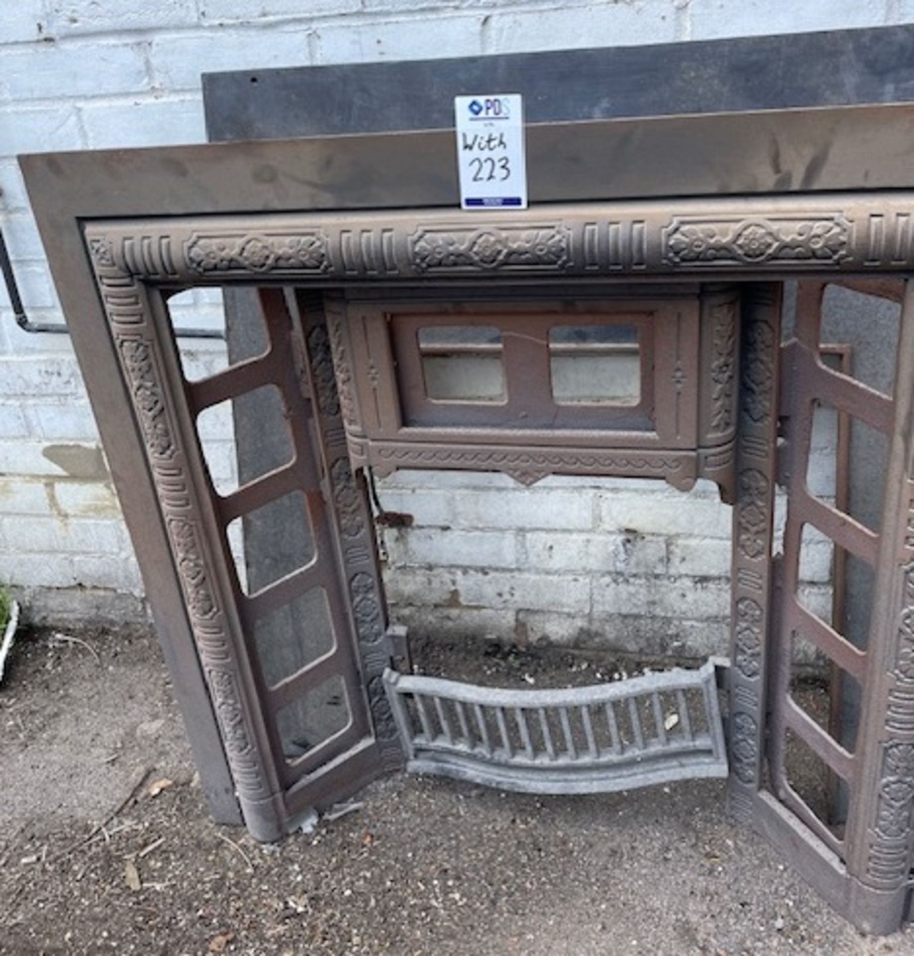 Victorian & Later Cast Metal Fireplace Surrounds etc. (Location: Romford. Please Refer to General - Bild 3 aus 8