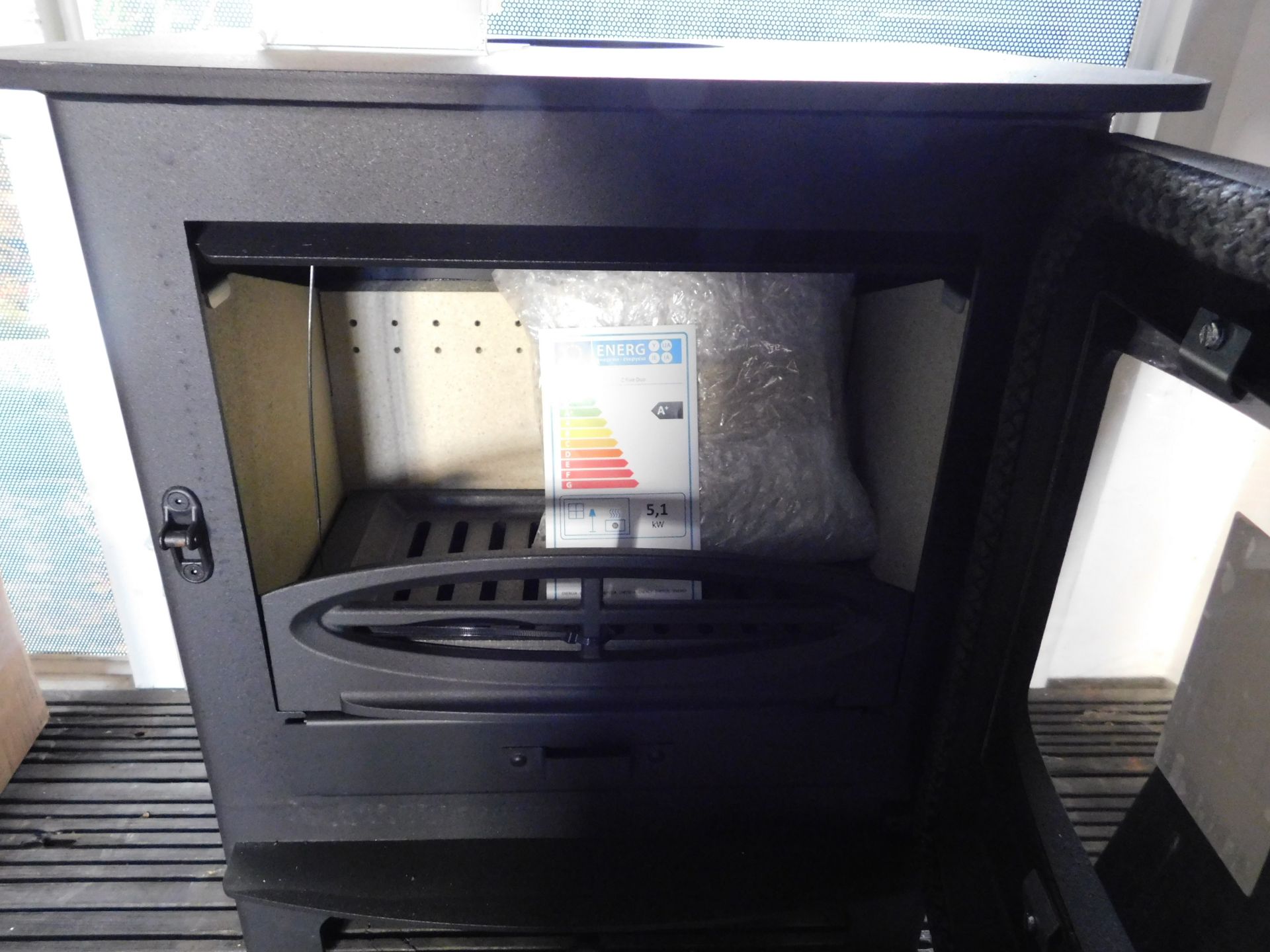 Ex-Display Charnwood “C5 Duo” 5kw Multifuel Woodburning Stove (Where the company’s description/price - Image 2 of 3