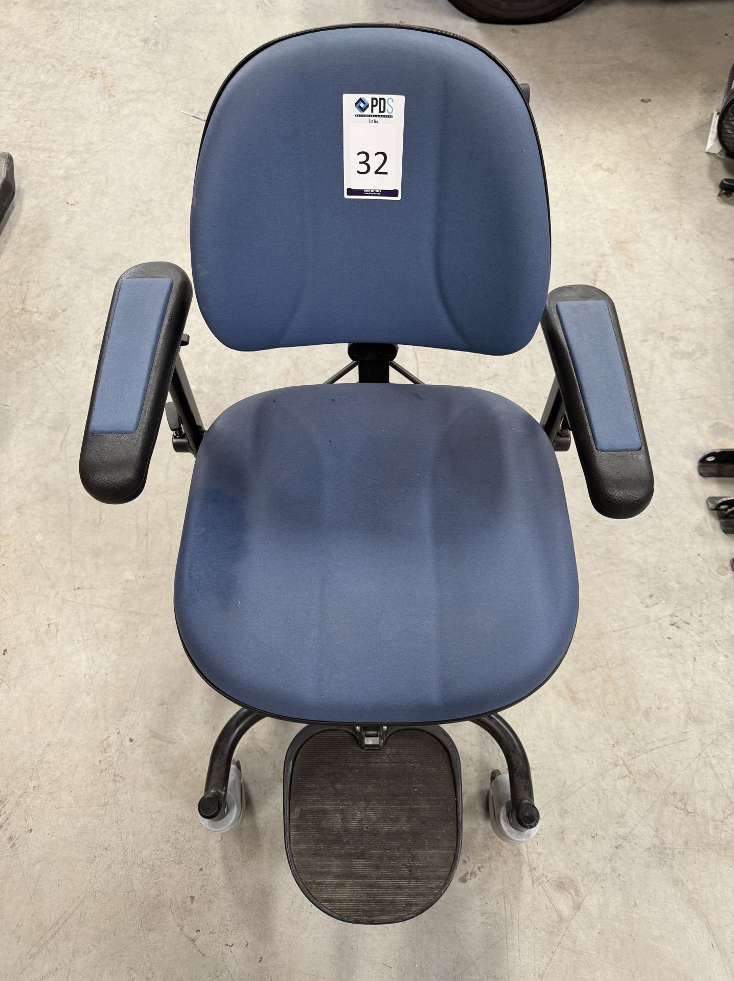 Mobile Chair & Gynaecological Treatment Chair (Location: Brentwood. Please Refer to General Notes)