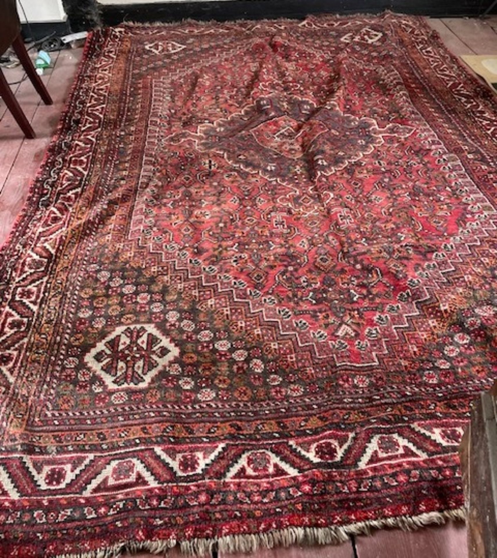 Patterned & Bordered Rug, Central Motif Surrounded by Stylized Floral Decoration & Multi Border, - Bild 2 aus 2
