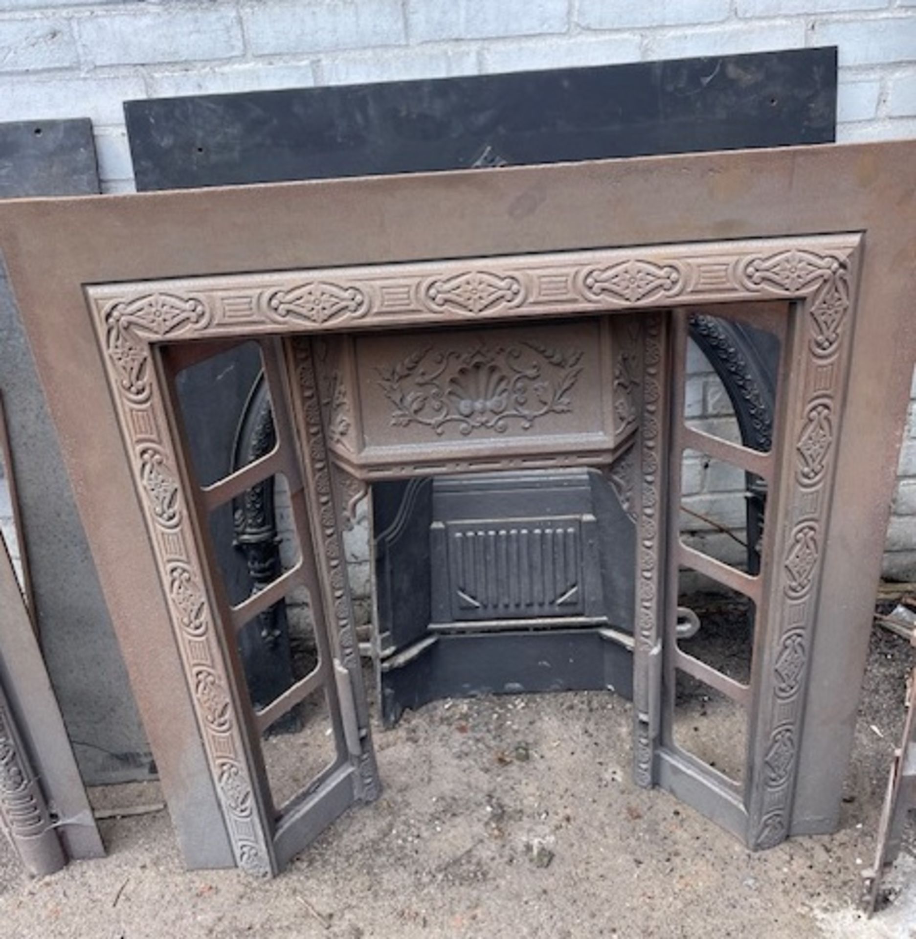 Victorian & Later Cast Metal Fireplace Surrounds etc. (Location: Romford. Please Refer to General - Bild 4 aus 8