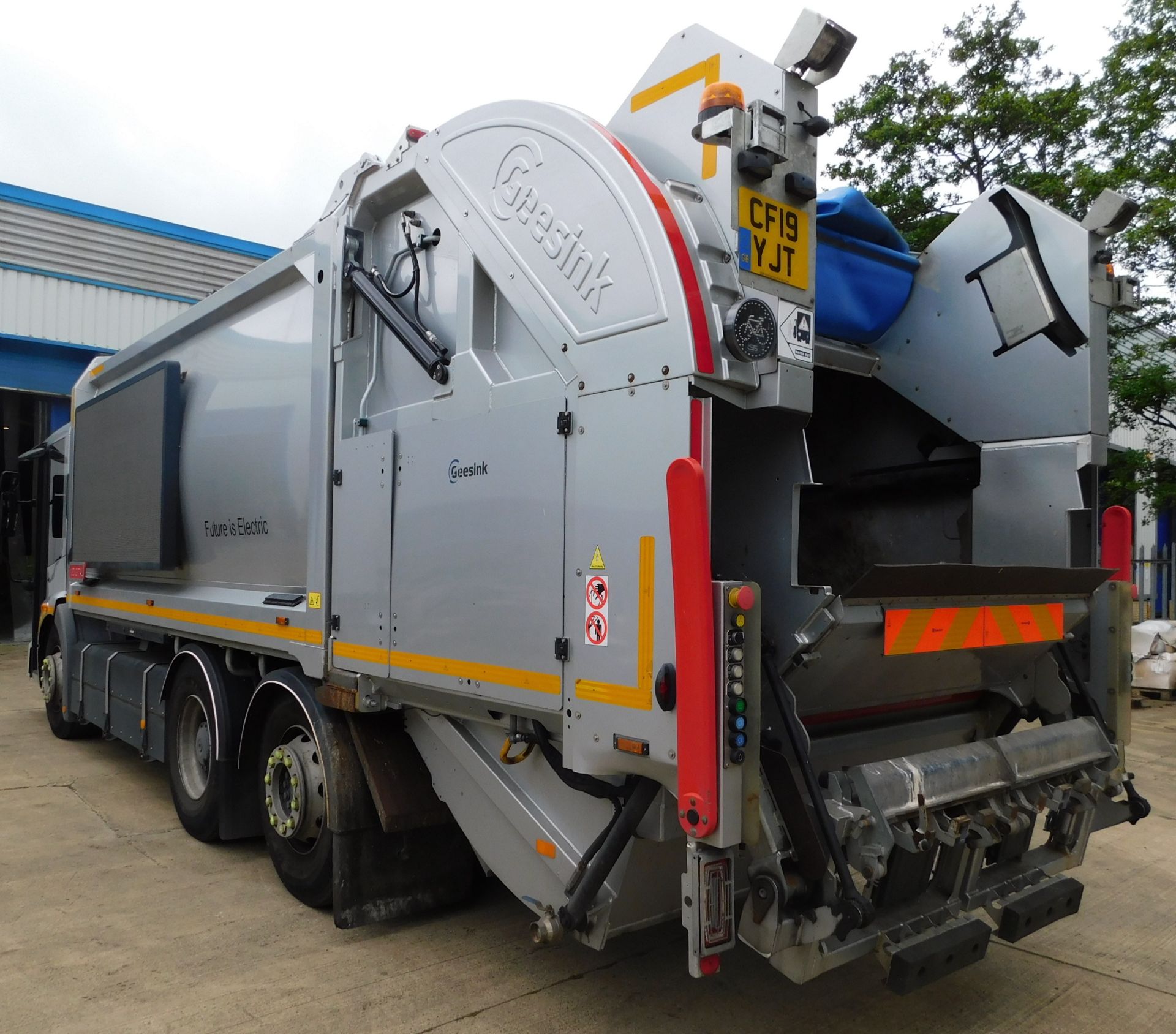 Mercedes/Econic EMOSS 2620, NGE-L62N, 6x2, Rear Axle Steer, Electric Refuse Disposal Lorry, GPM 4 - Image 4 of 32