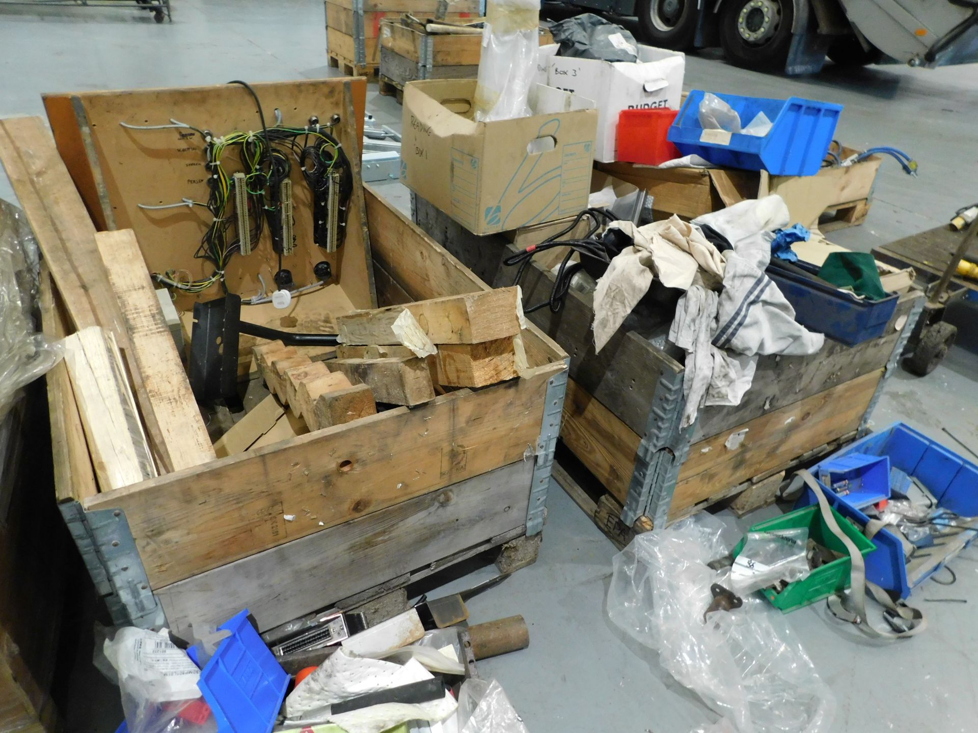 3 Pallets of Various Commercial Spares & Parts to Include, Iveco, Dennis Eagle, Mercedes, Mitsubishi - Image 3 of 7