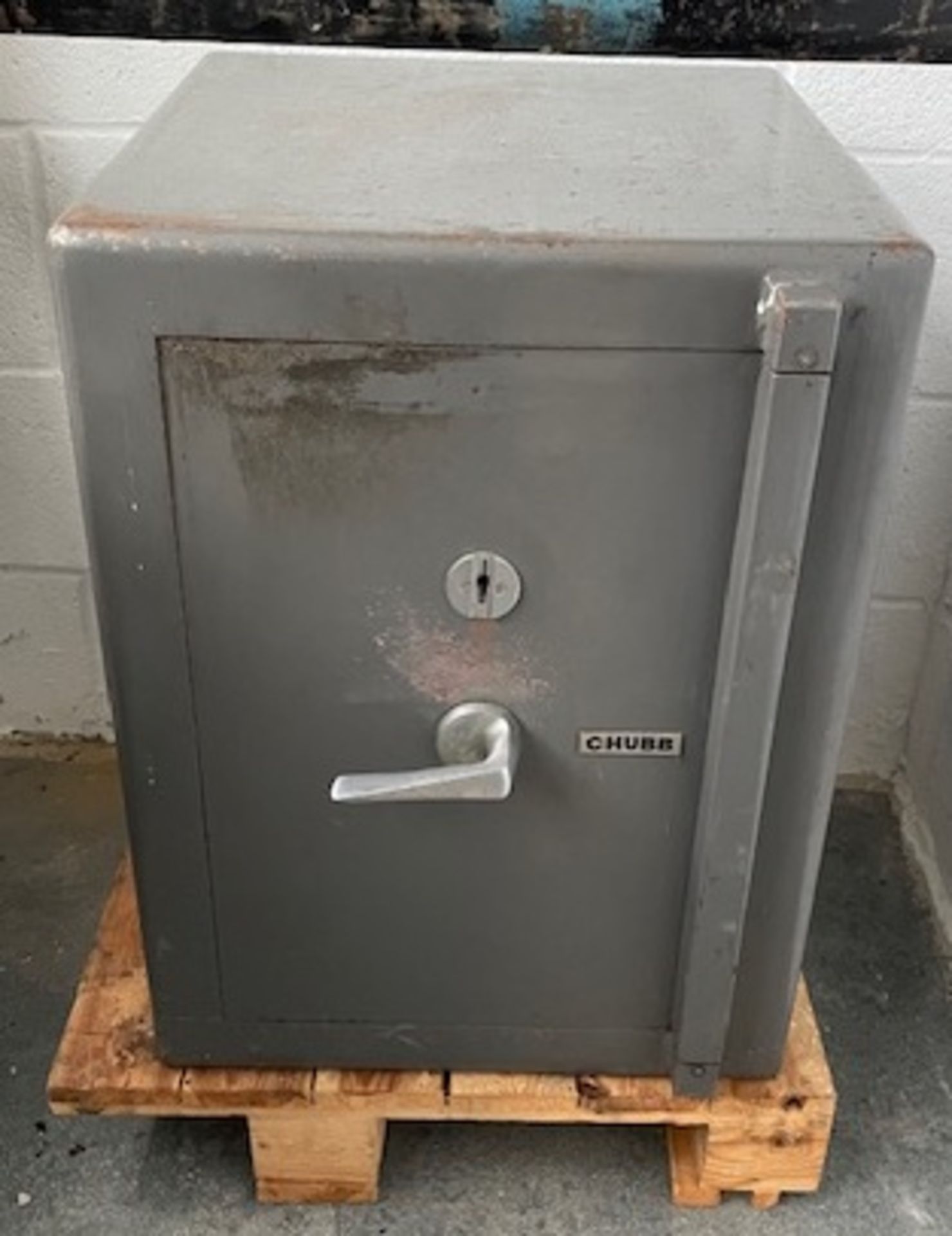 Chubb Single-Door Keysafe with Two Keys (Location Rugby. Please Refer to General Notes)