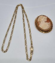 9ct gold curb link chain. 4.9g approx., together with a 9ct gold cameo brooch. (B.P. 21% + VAT)