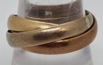 9ct gold tricolour 'Trinity' ring. 5.7g approx. (B.P. 21% + VAT)