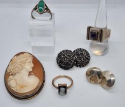 Bag of jewellery to include: cameo brooch, silver modernist design earrings and rings and a yellow