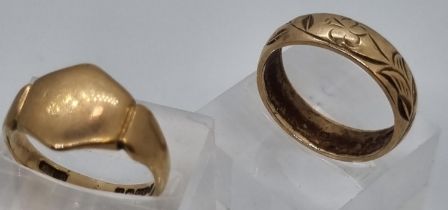 9ct gold signet ring. 4g approx. Size O1/2, together with 9ct gold band decorated with foliage and