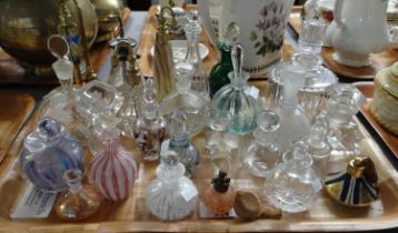 Tray of mostly glass perfume and scent bottles with stoppers and atomisers to include: Murano style,