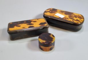 Two late 18th century tortoiseshell snuff boxes, one engraved to the reverse 'In Memorium'