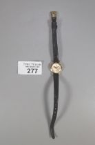 Rolex 9ct gold small head ladies mechanical wristwatch on lizard skin strap. (B.P. 21% + VAT)