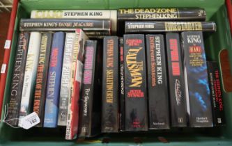 Box of King, Stephen mostly hardback books to include many UK first editions published by either