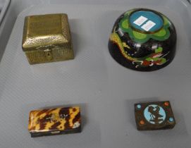 Small collection of boxes to include: tortoiseshell lidded snuff box with inlaid detail, an Egyptian