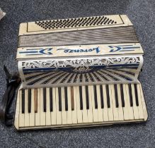 Vintage Lorenzo accordion model 240-No1037. Made in Italy. (B.P. 21% + VAT)