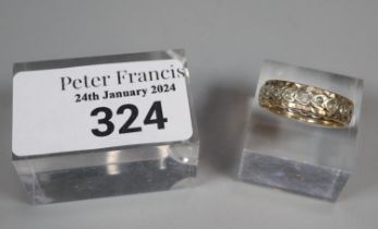 9ct gold and clear stone ring. 3.2g approx. Size O. (B.P. 21% + VAT)