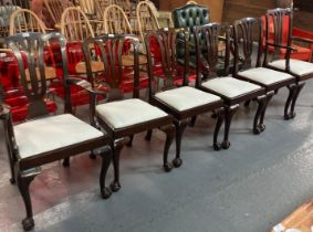Good quality set of six George III style mahogany lyre backed dining chairs with drop in seats and