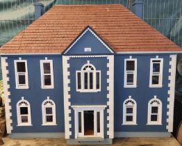 Large modern Georgian style doll's house by Thornhill. (B.P. 21% + VAT)