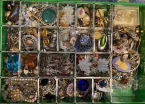 Collection of vintage and other jewellery in plastic case to include: brooches, necklaces,